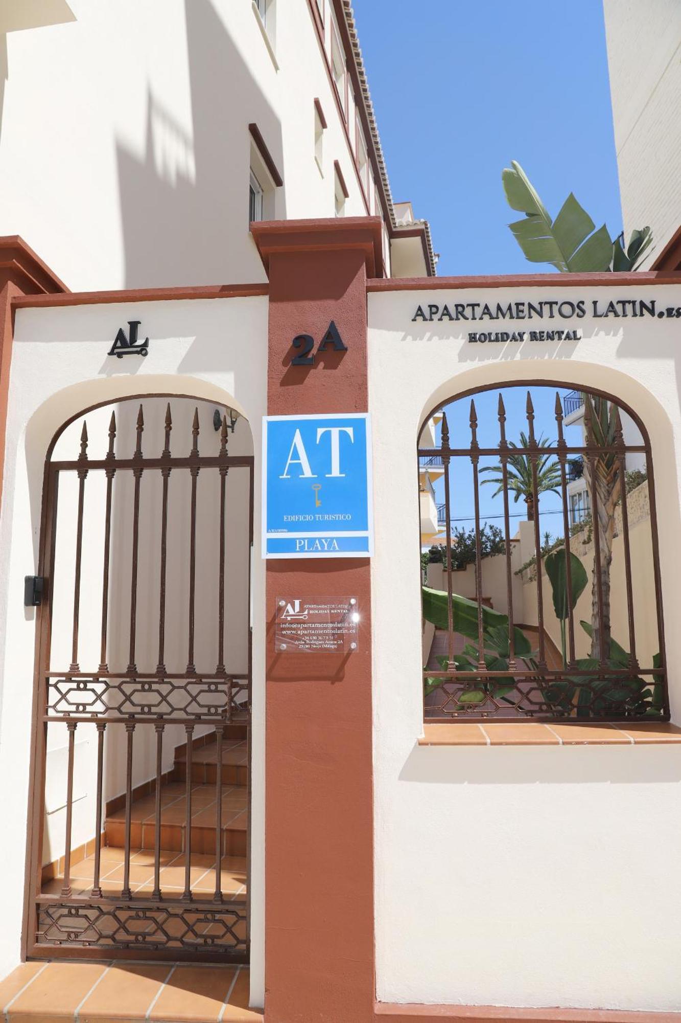 Apartamentos Latin Nerja Esterno foto