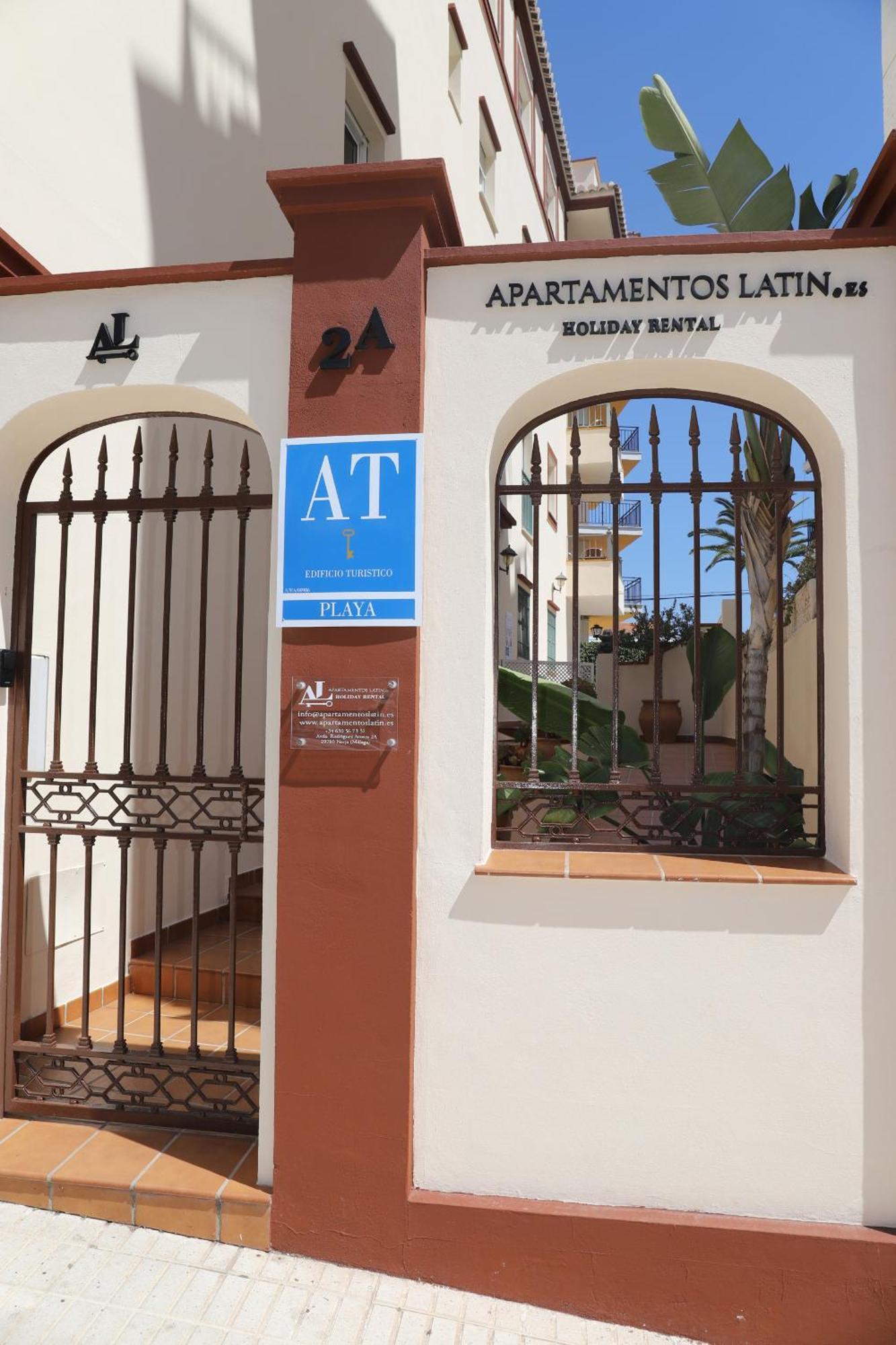 Apartamentos Latin Nerja Esterno foto