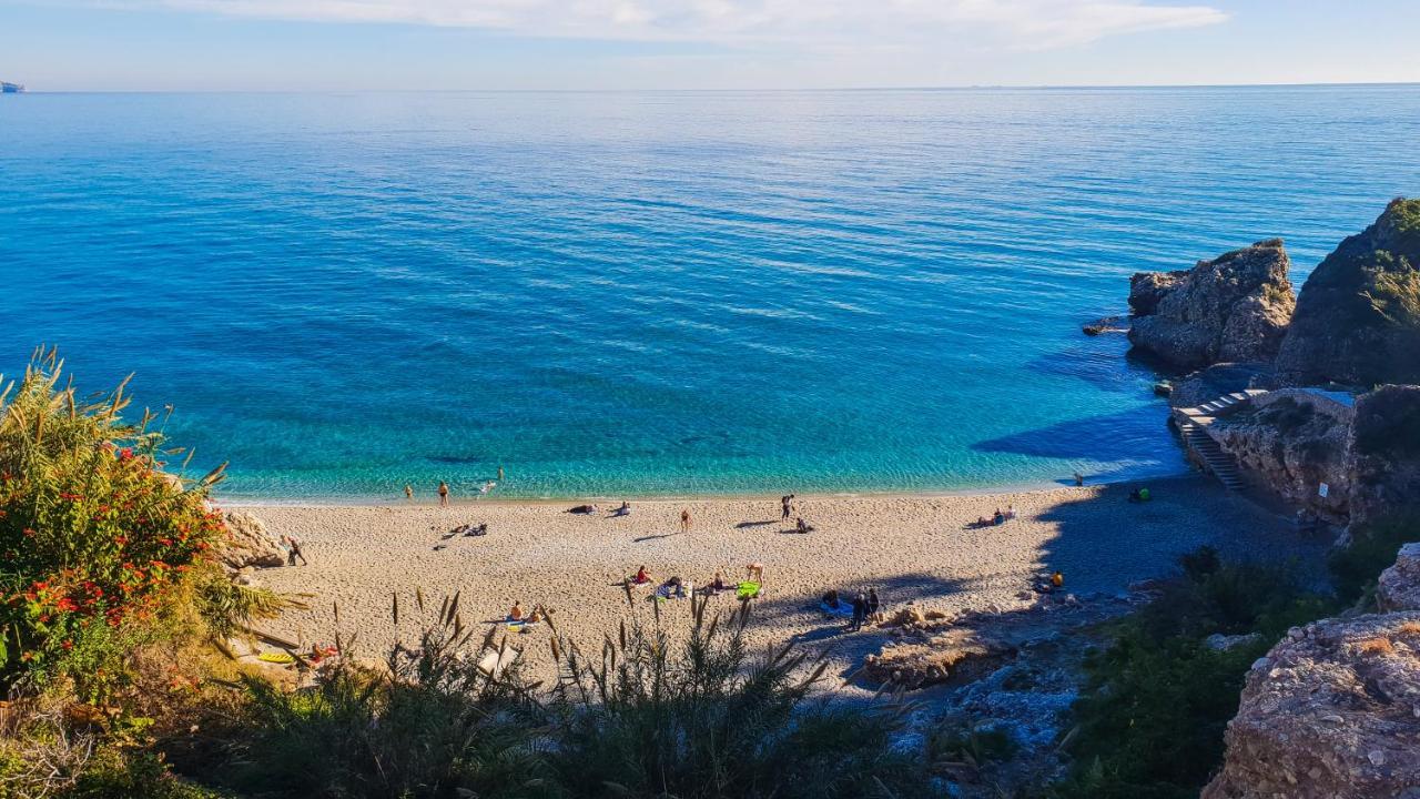 Apartamentos Latin Nerja Esterno foto